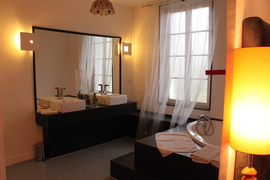 Le Relais Du Silence Chateau Lavail Labastide-dʼAnjou Kamer foto